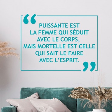 Sticker Texte Puissante est la femme