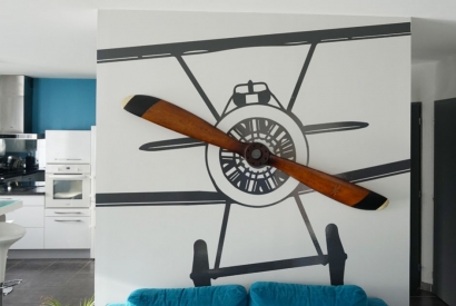 Un sticker mural avion sur mesure